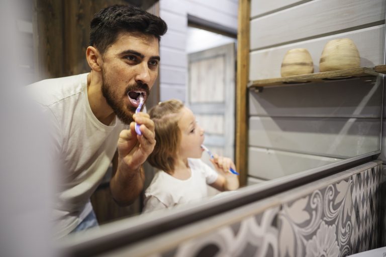 Guide to Maintaining Healthy Teeth and Gums